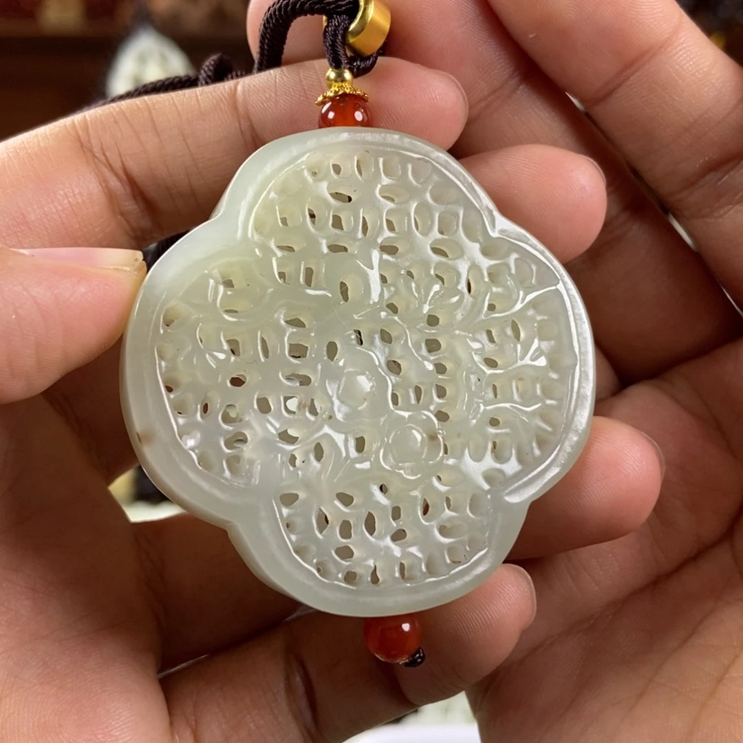 和田玉挂件未镶嵌来****！