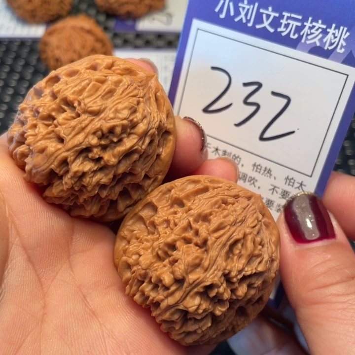 桃核把件42南疆232。。。。