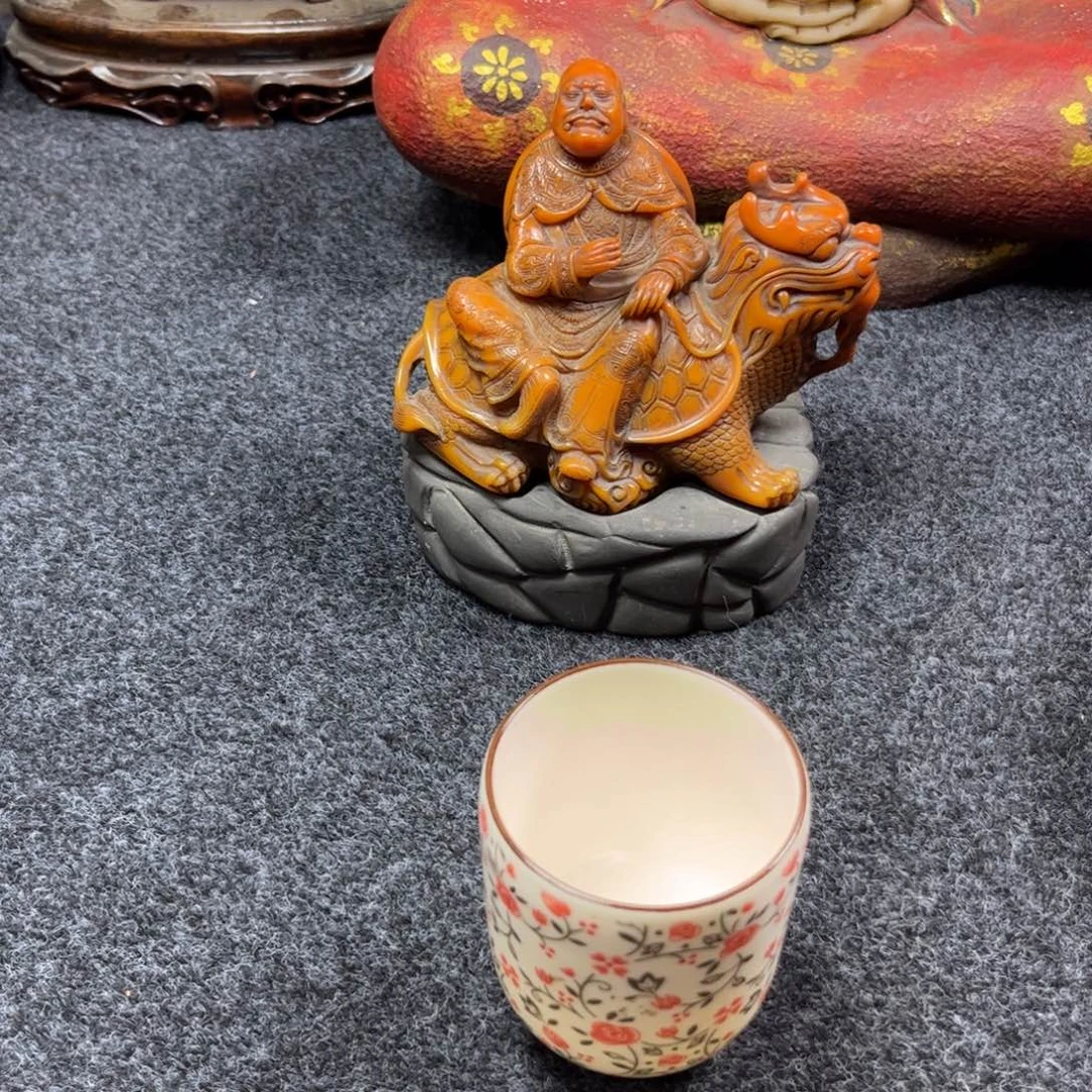 梅***萍瓷片精美手工瓷瓶