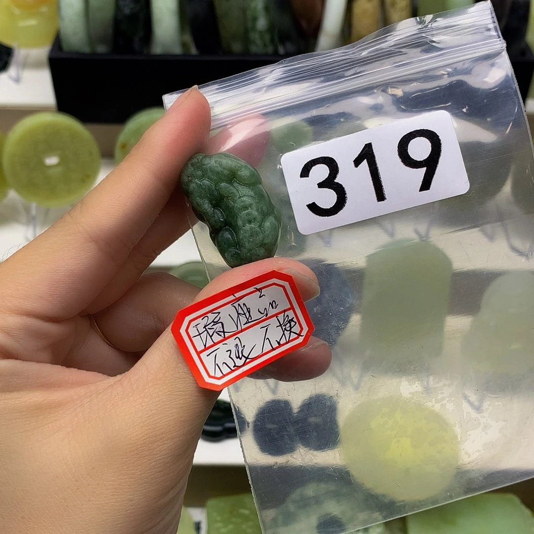 蛇纹石玉颈饰未镶嵌