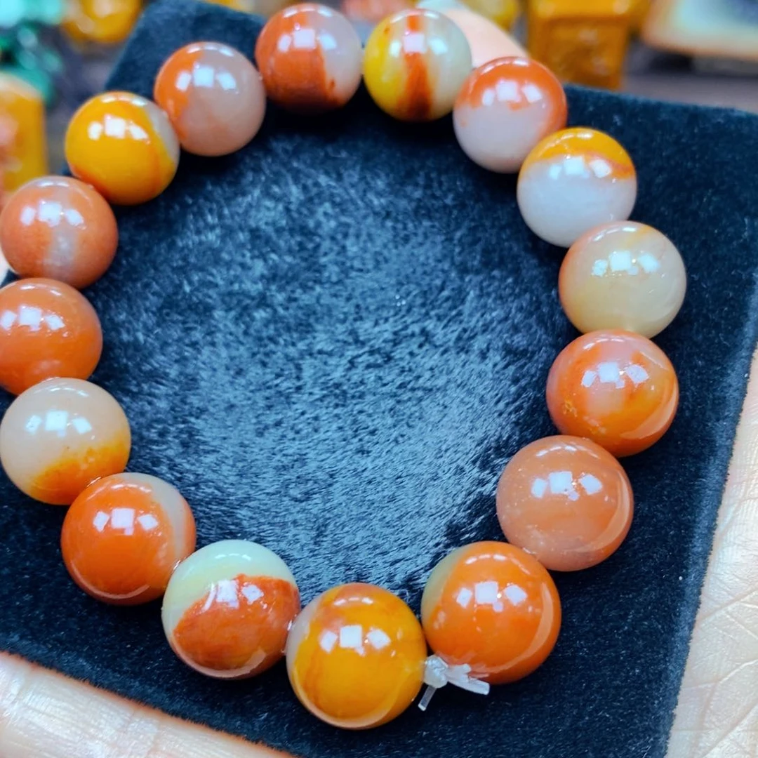 未镶嵌石英质玉（黄龙玉）颈饰