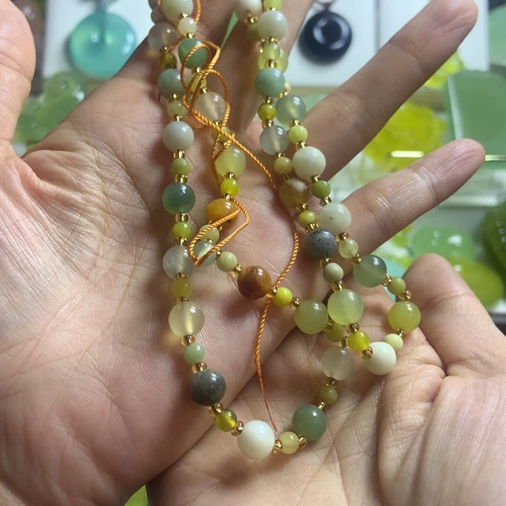 【闪购商品】蛇纹石玉未镶嵌颈饰；***隙