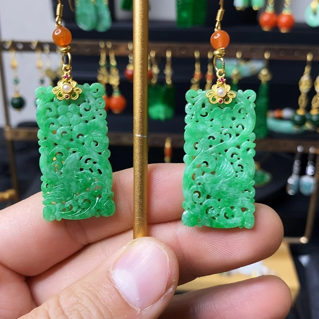 颈饰未镶嵌翡翠耳饰