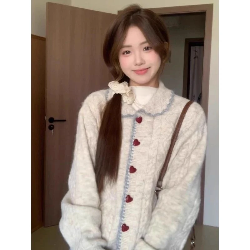 爱心扣麻花针织开衫慵懒风娃娃领毛衣外套秋冬女新款温柔甜美菱格