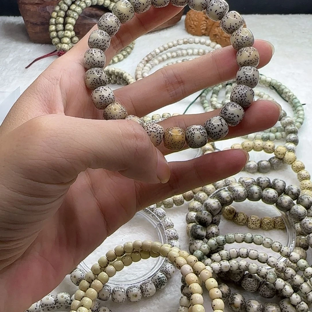 摄***易星月菩提吊坠石玉料同枝果