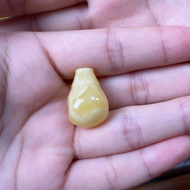 未镶嵌琥珀裸石三通
