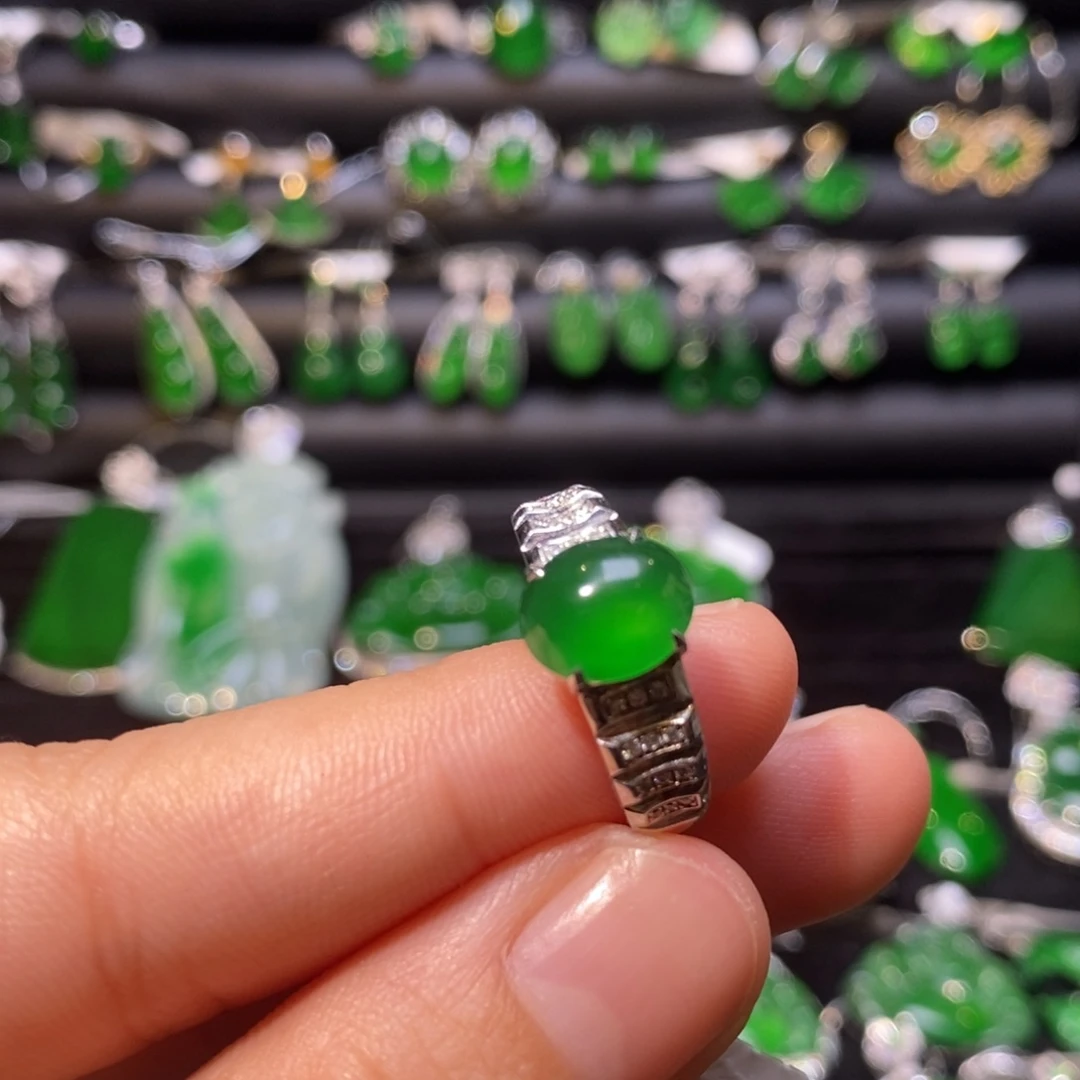 翡翠戒指18K金镶嵌天然翡翠