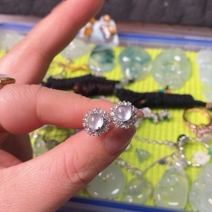 翡翠颈饰18K金镶嵌耳钉