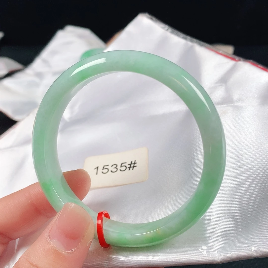 翡翠手镯未镶嵌56圈1535