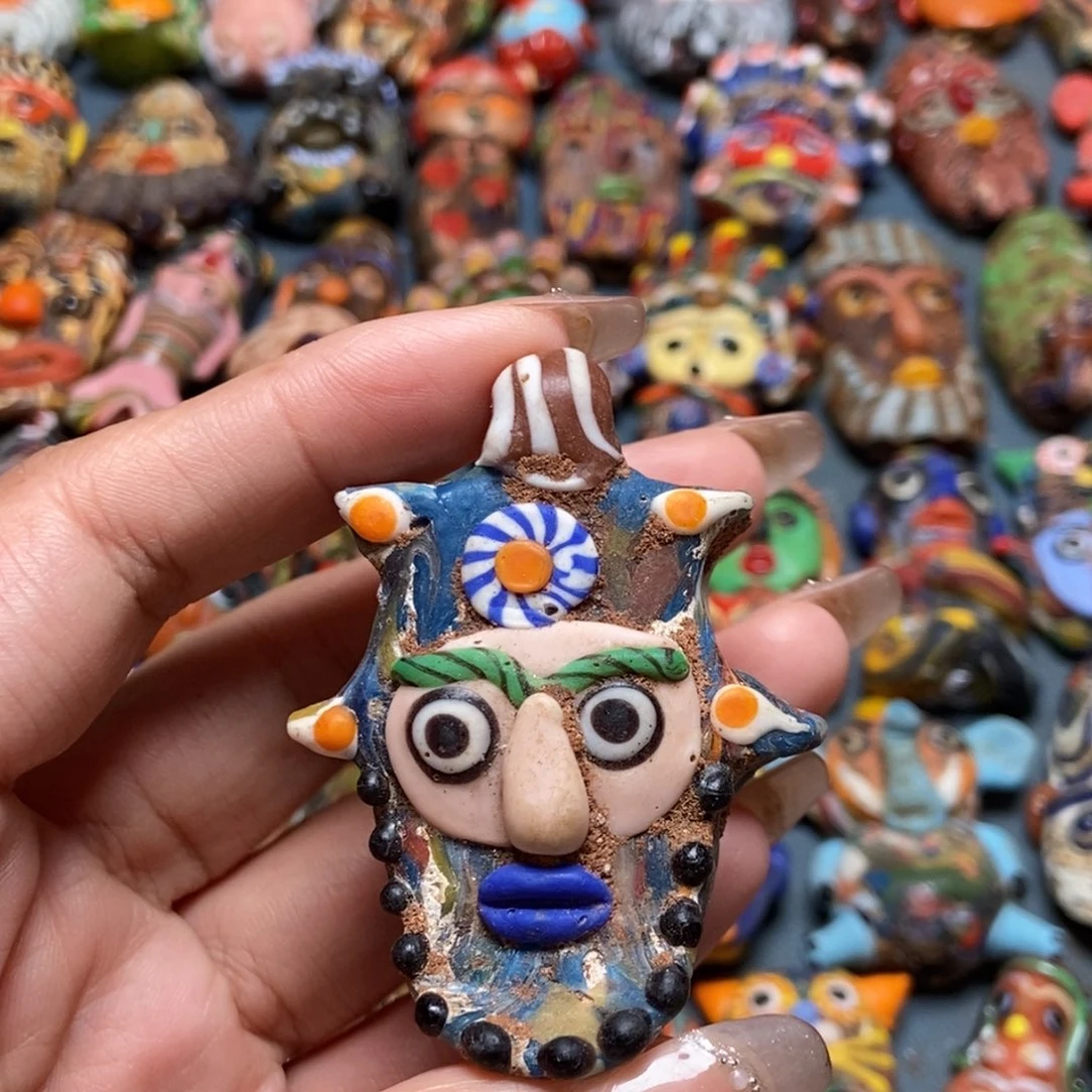 颈饰琉璃印度尼西亚粉脸翘胡