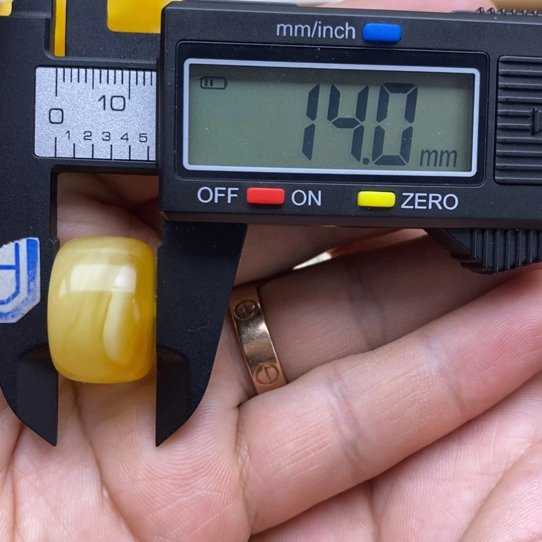 琥珀裸石未镶嵌20.9x14微瑕墩子