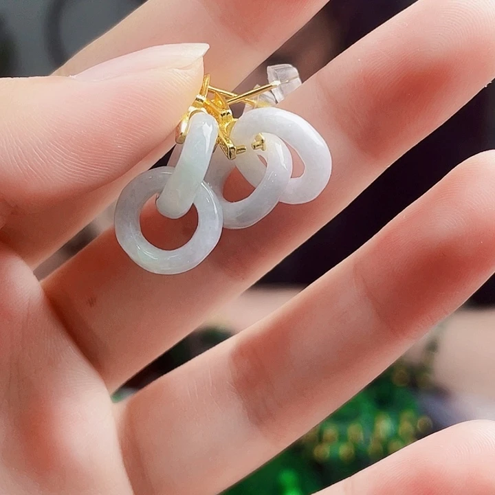 翡翠未镶嵌颈饰多样性