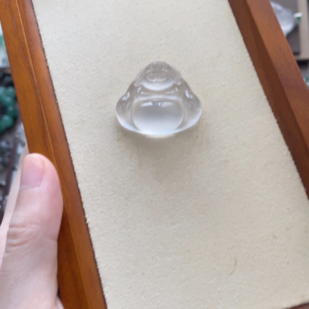 石英质玉未镶嵌颈饰佛公送银托