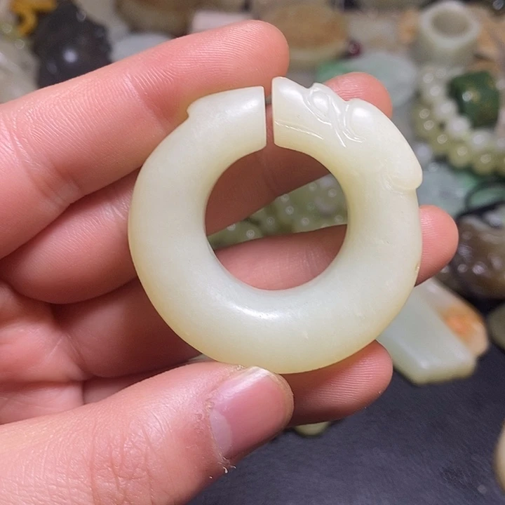 和田玉（糖玉）未镶嵌颈饰