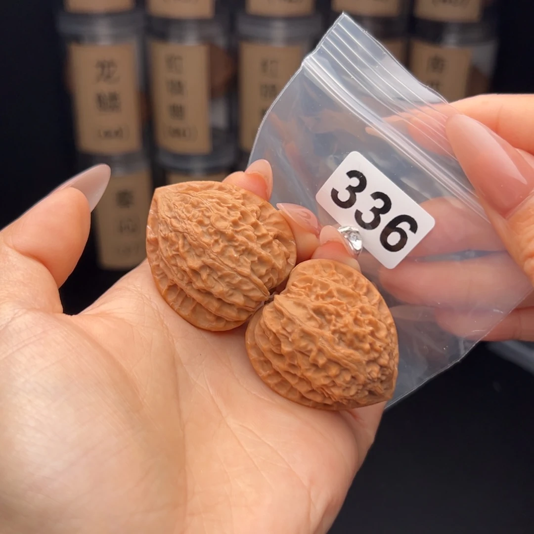 暴***．文玩核桃吊坠金牛