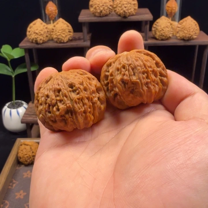 文玩核桃把件老树磨盘