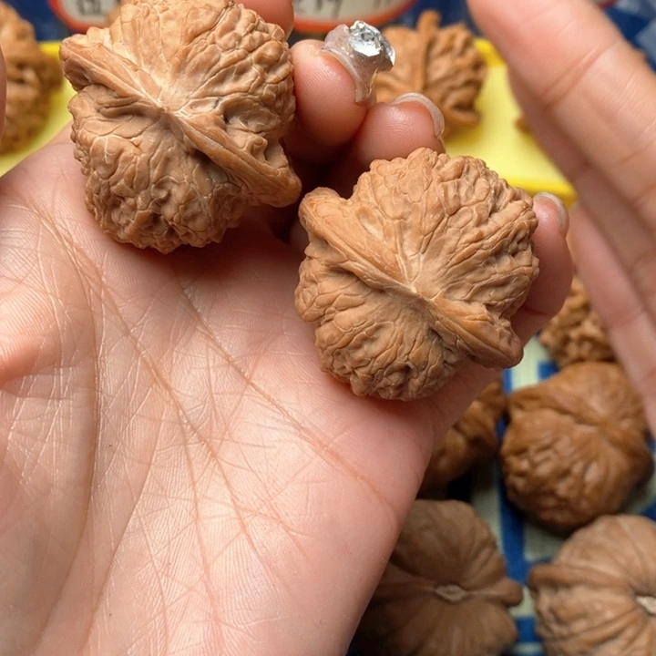 吊坠桃核血麒麟40