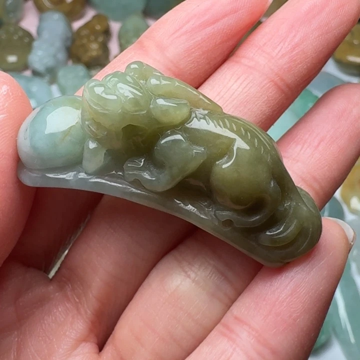 翡翠未镶嵌颈饰貔貅手牌
