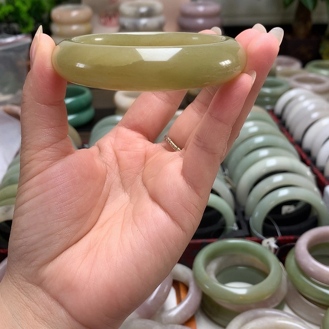 石英质玉未镶嵌手镯