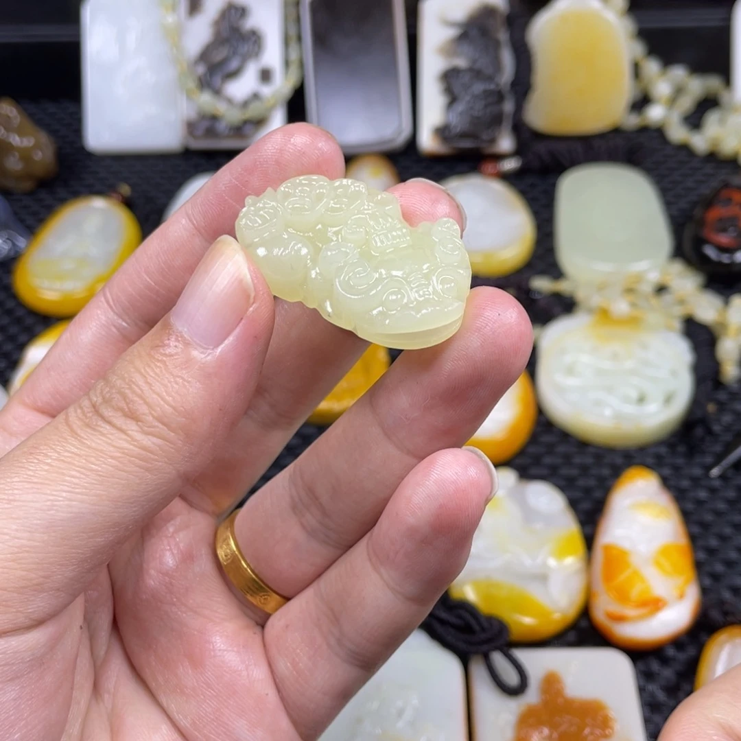 颈饰未镶嵌和田玉