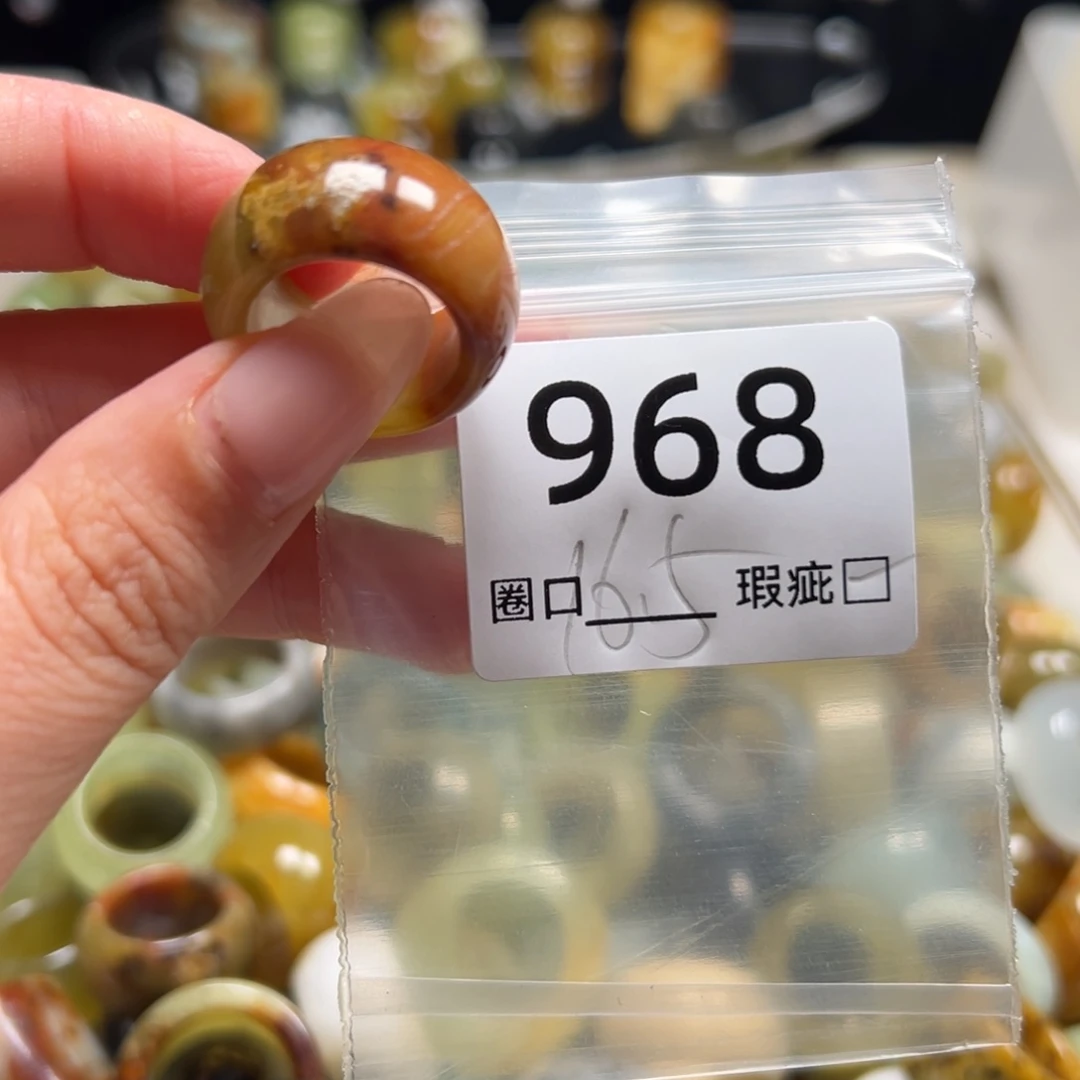 大***瑙蛇纹石玉未镶嵌戒指