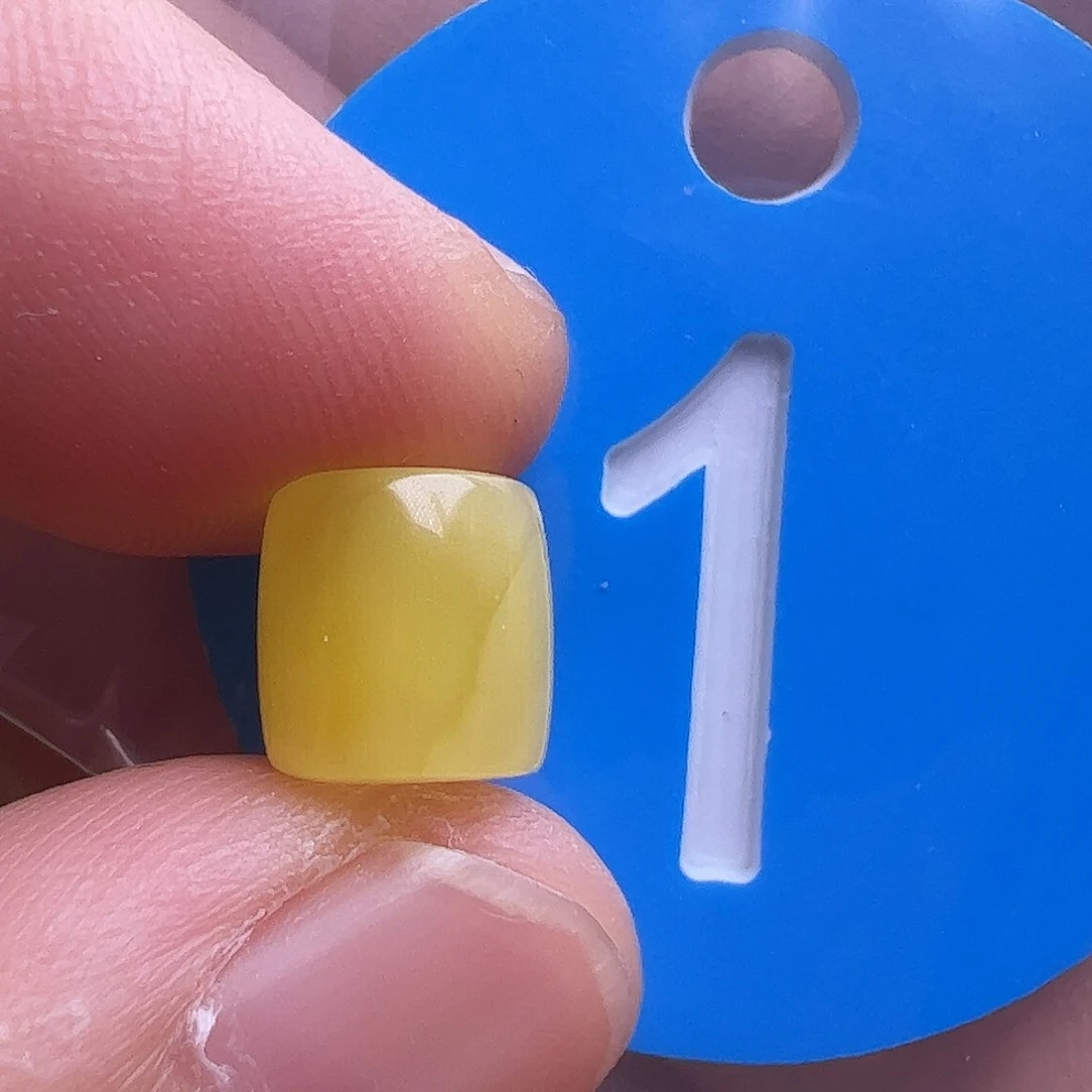 未镶嵌蜜蜡裸石7.6m m
