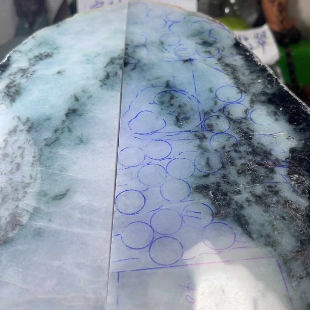 梦***_翡翠裸石翡翠毛料