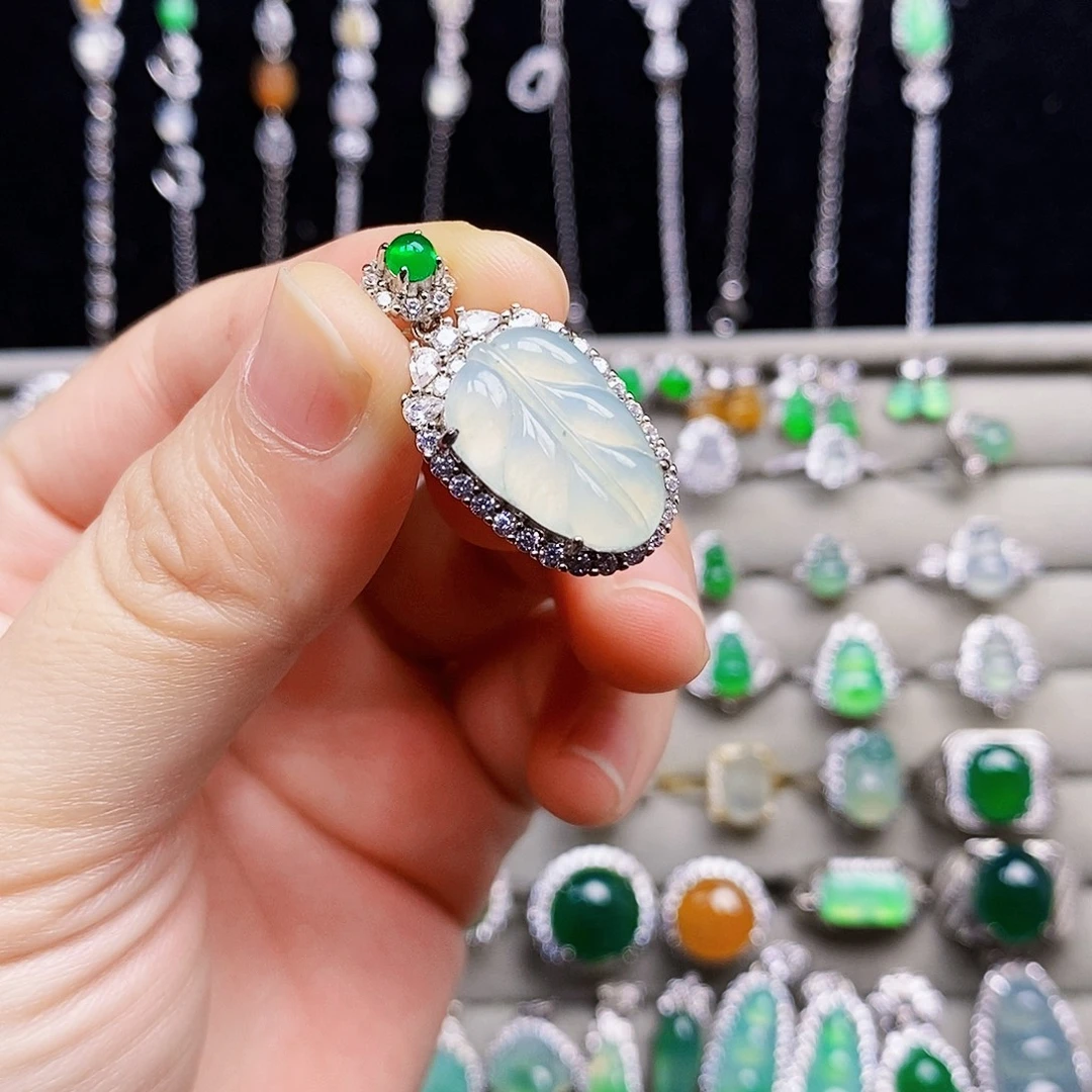 翡翠银S925镶嵌颈饰叶子