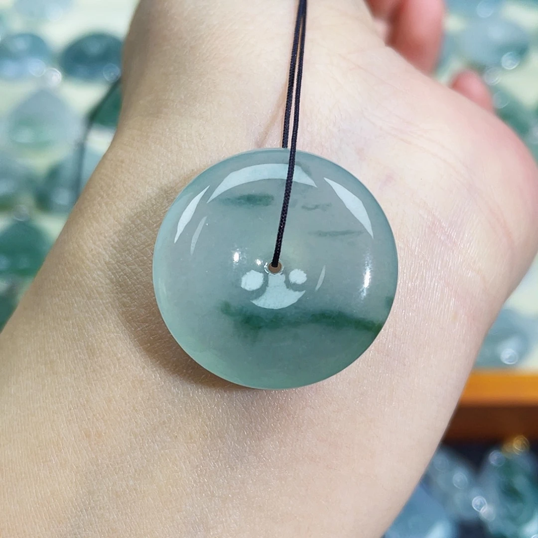 翡翠颈饰未镶嵌吊坠