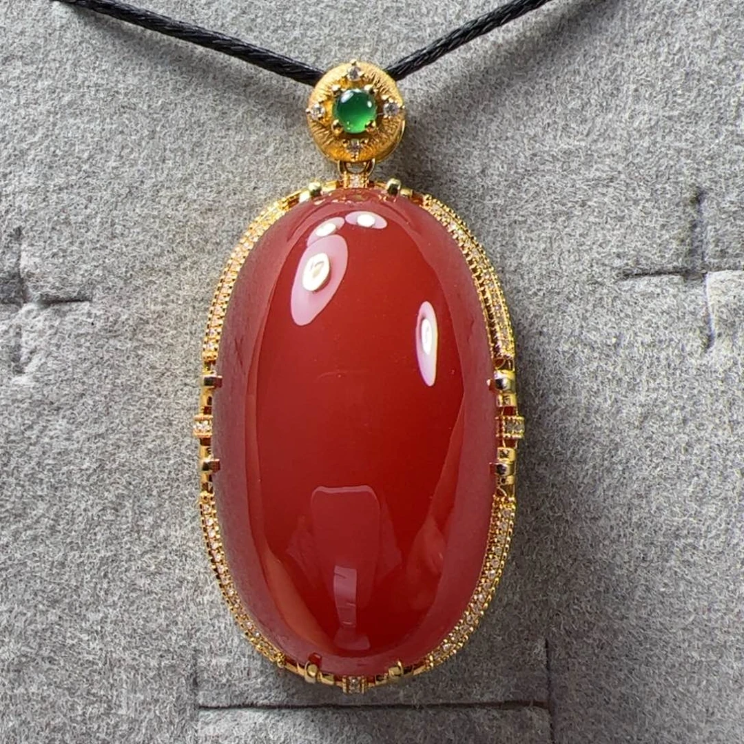 南红玛瑙吊坠18K金镶嵌