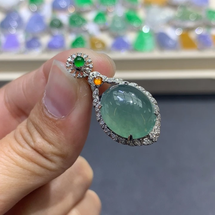 翡翠颈饰18K金镶嵌翡翠