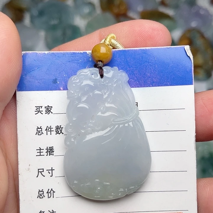 翡翠颈饰未镶嵌钱袋子