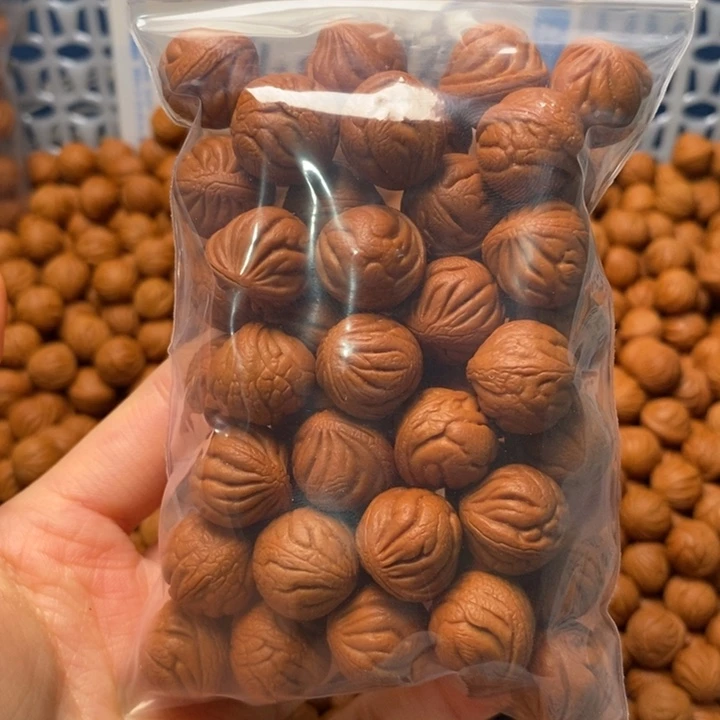 桃核手串30颗15尺寸左右野生红锦鲤打好底带绳（打孔）