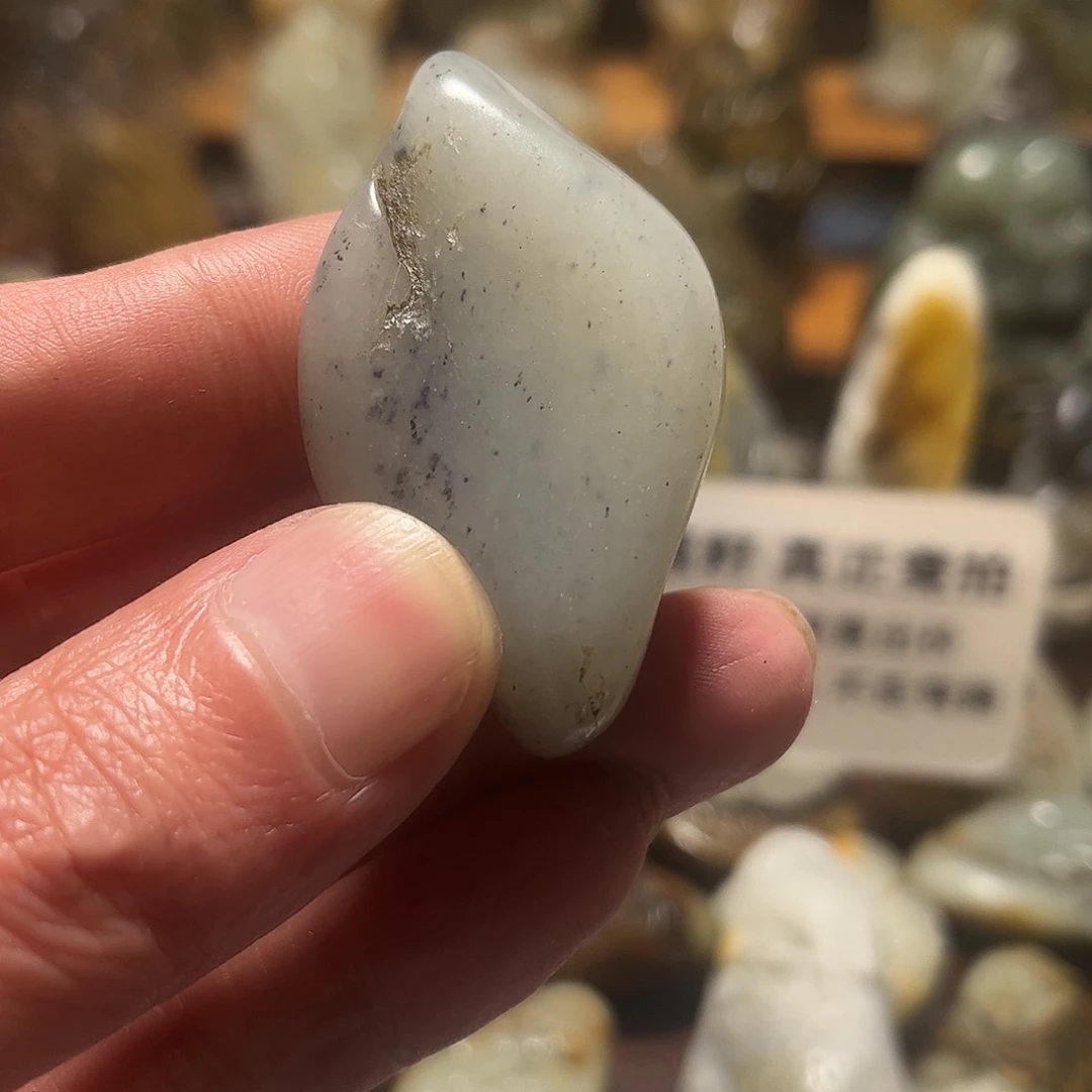 嘿***呼和田玉未镶嵌颈饰