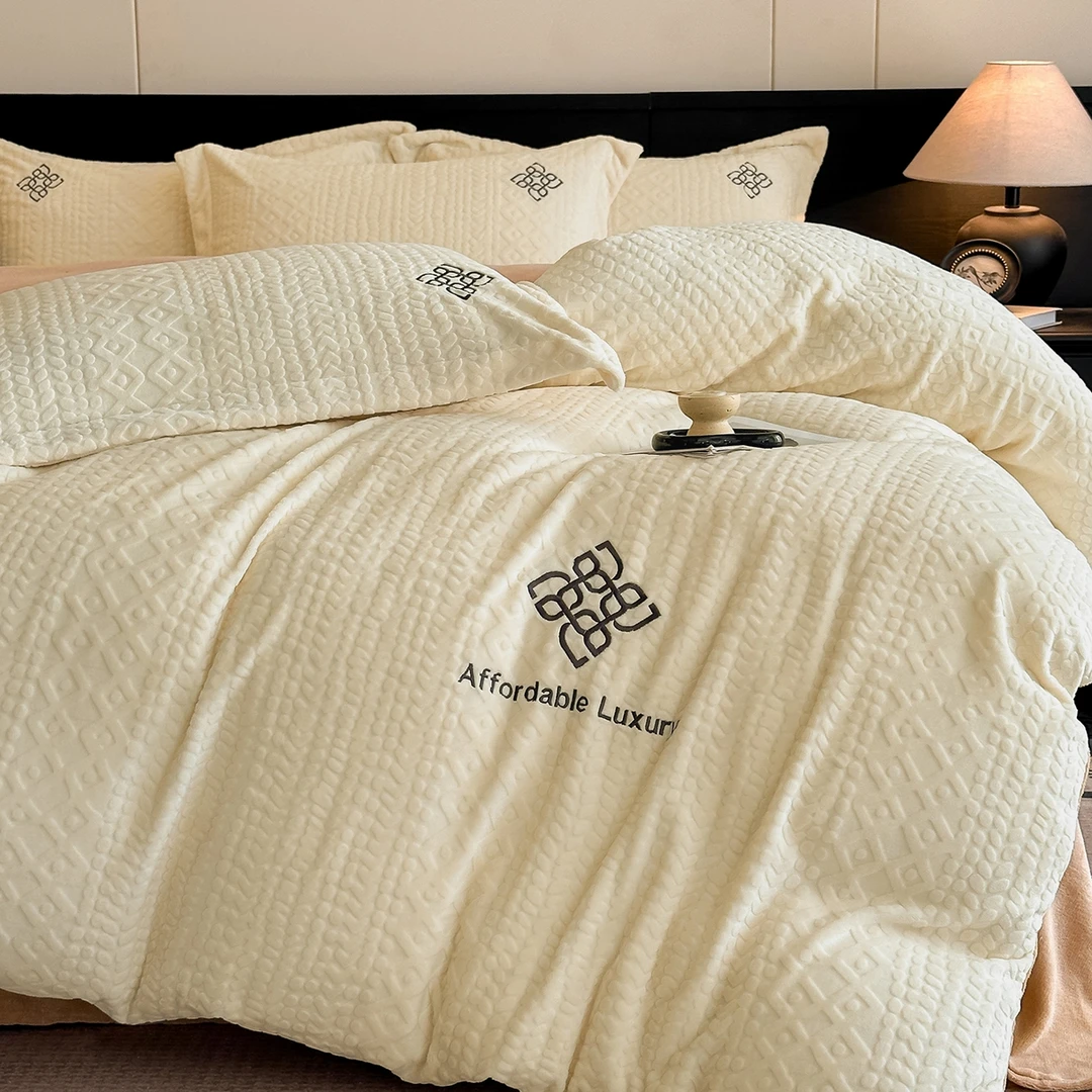 2025新款立体提花绒简约风格高克重雕花加厚牛奶绒四件套