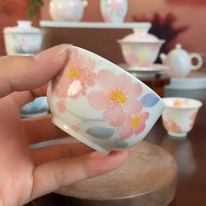 海棠花釉下手绘品茗杯