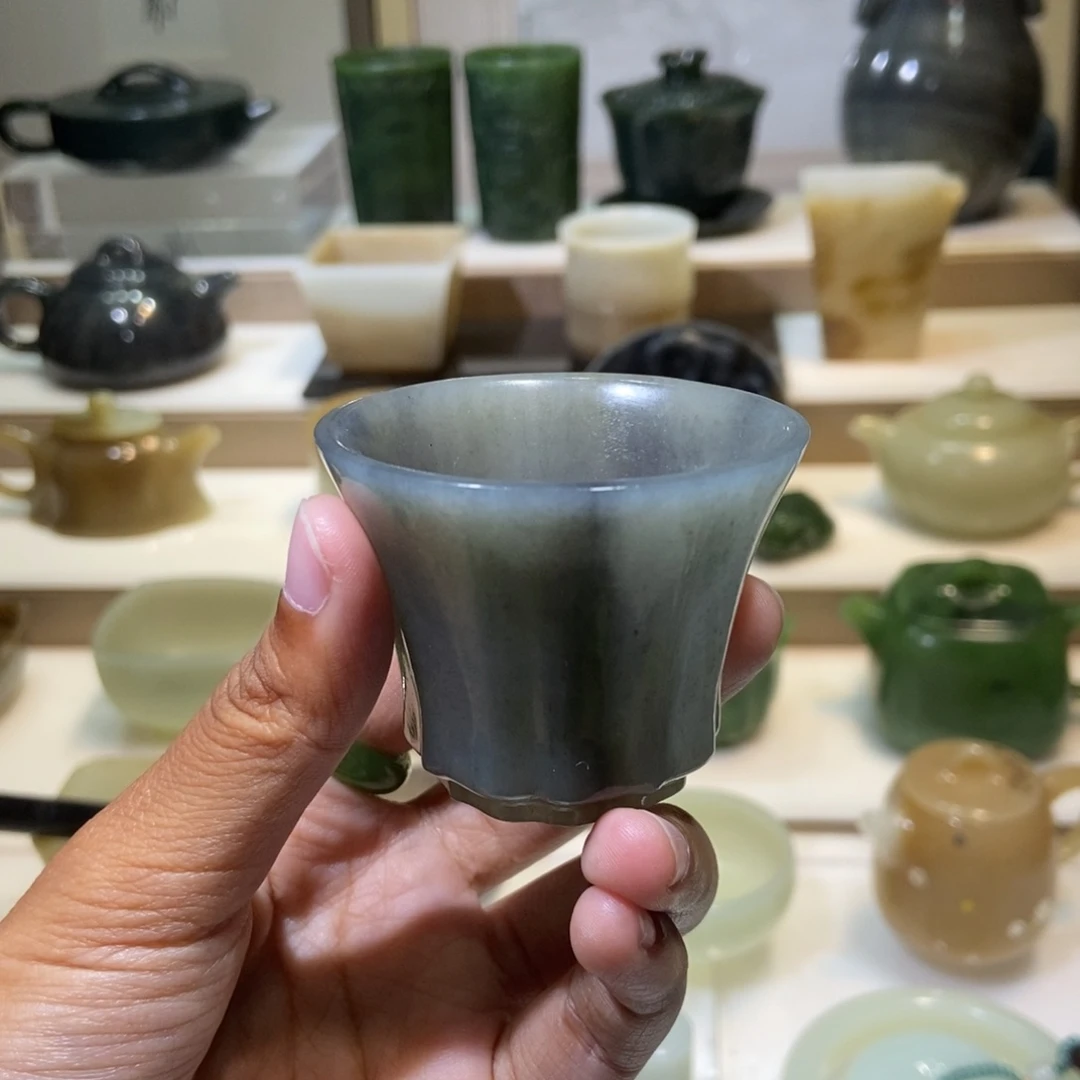 和田玉未镶嵌把件青花葵口杯