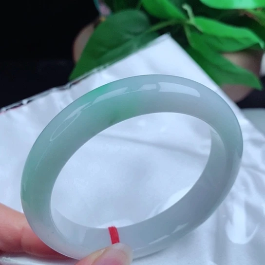 翡翠手镯足银镀金镶嵌      正圈60 白底青