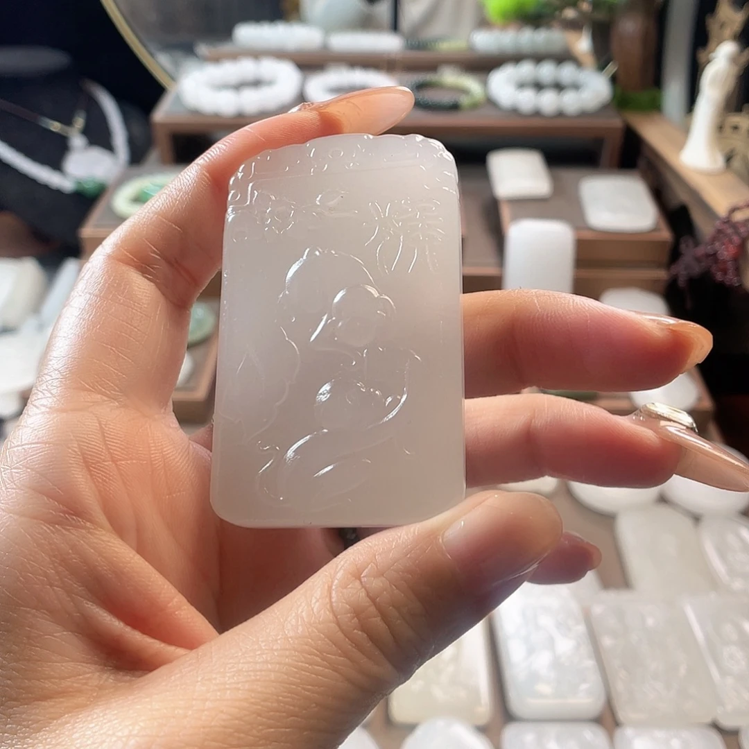 用***8石英质玉（金丝玉）未镶嵌颈饰新疆金丝玉双面雕工