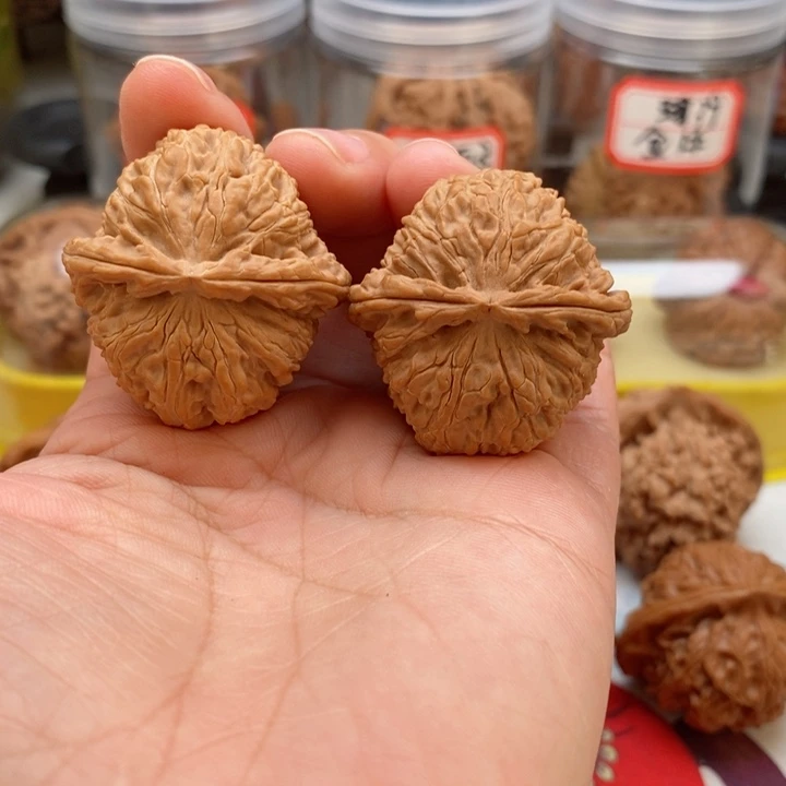 文玩核桃吊坠大****O白狮子