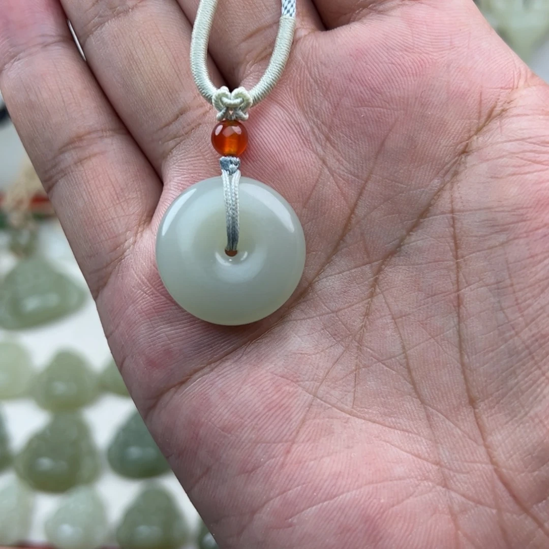 颈饰未镶嵌和田玉