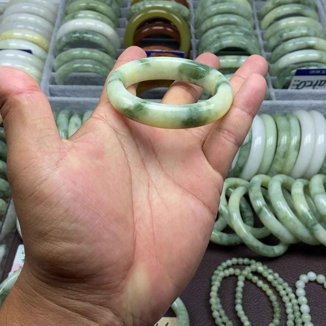 蛇纹石玉未镶嵌手镯霸**妃