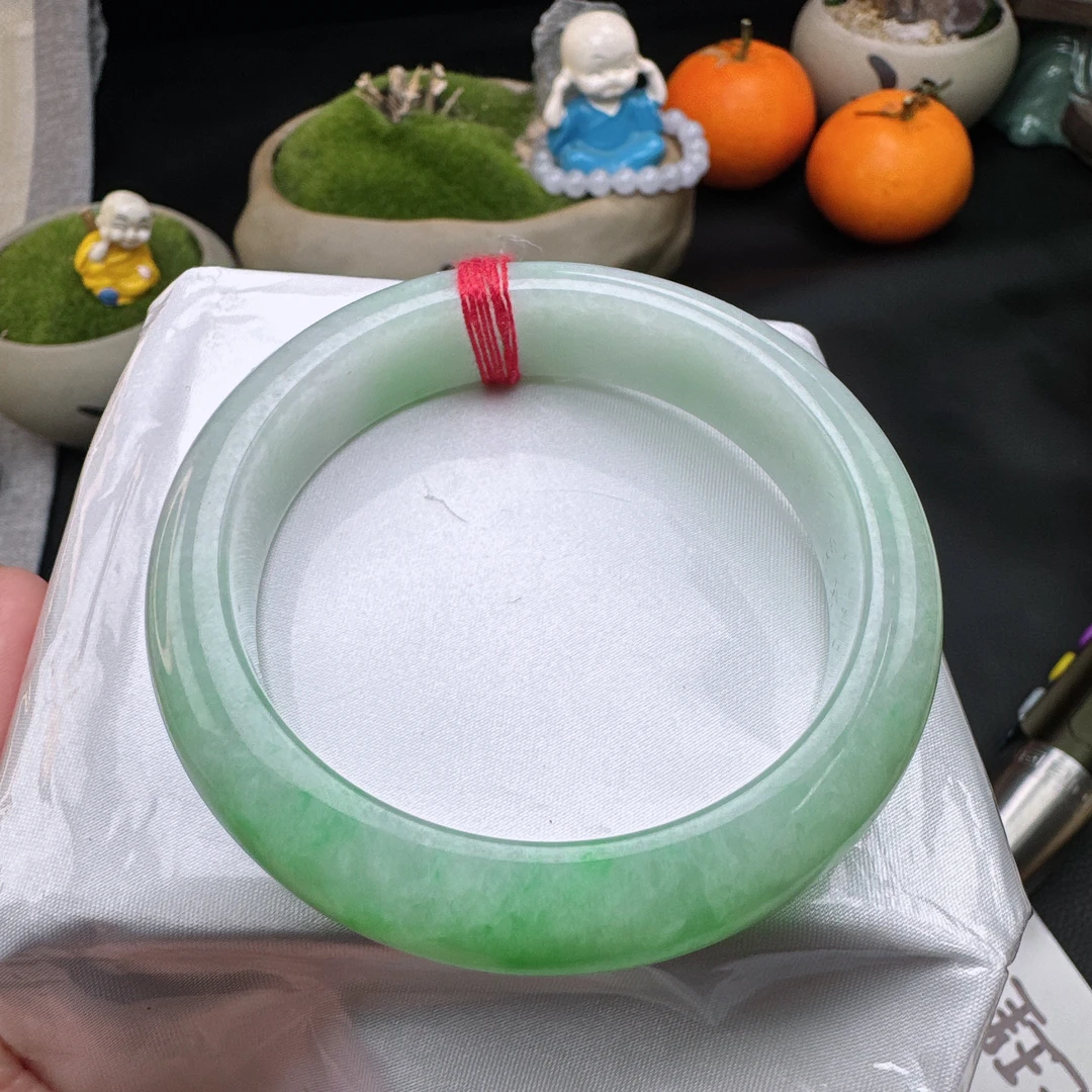 天然缅甸a货翡翠白底青飘阳绿大圈口翡翠手镯59圈口