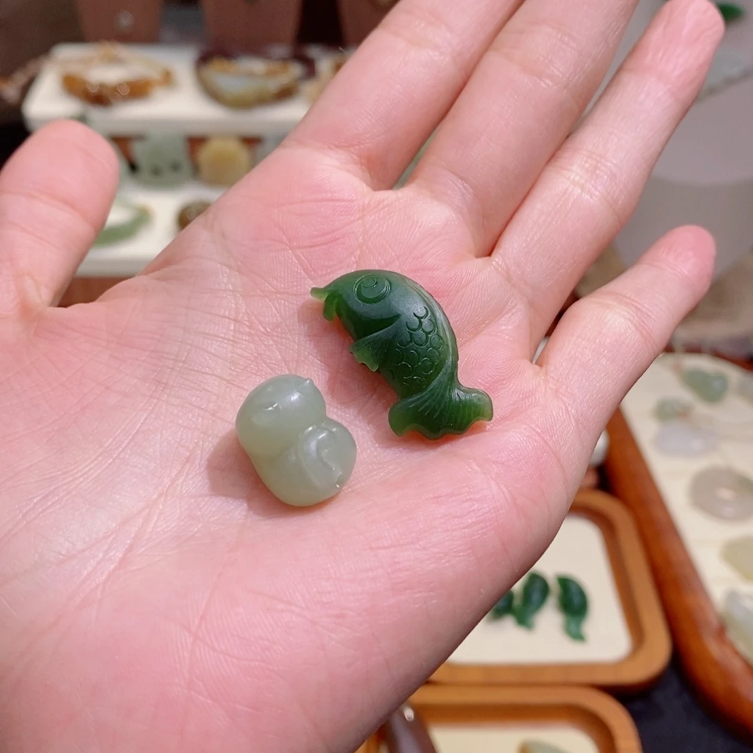 金****和田玉未镶嵌颈饰