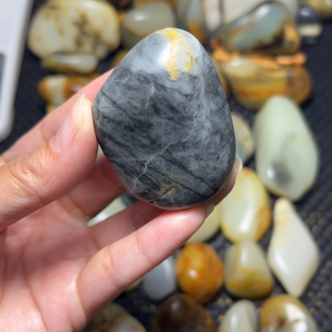 和田玉未镶嵌把件A20