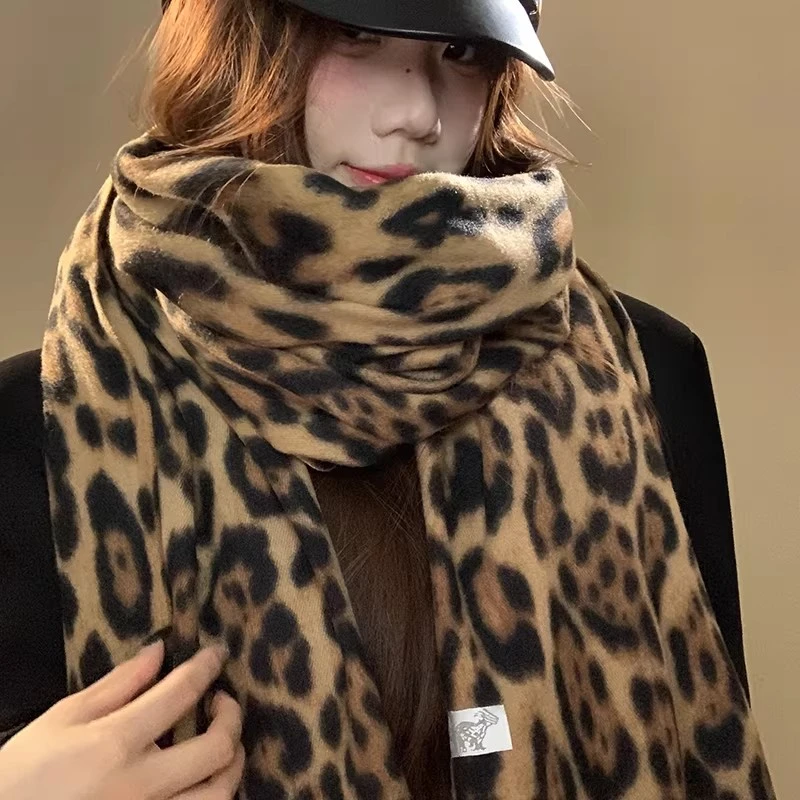 日系复古豹纹流苏围巾女秋冬款仿羊绒千玺辣妹风防寒保暖披肩围脖