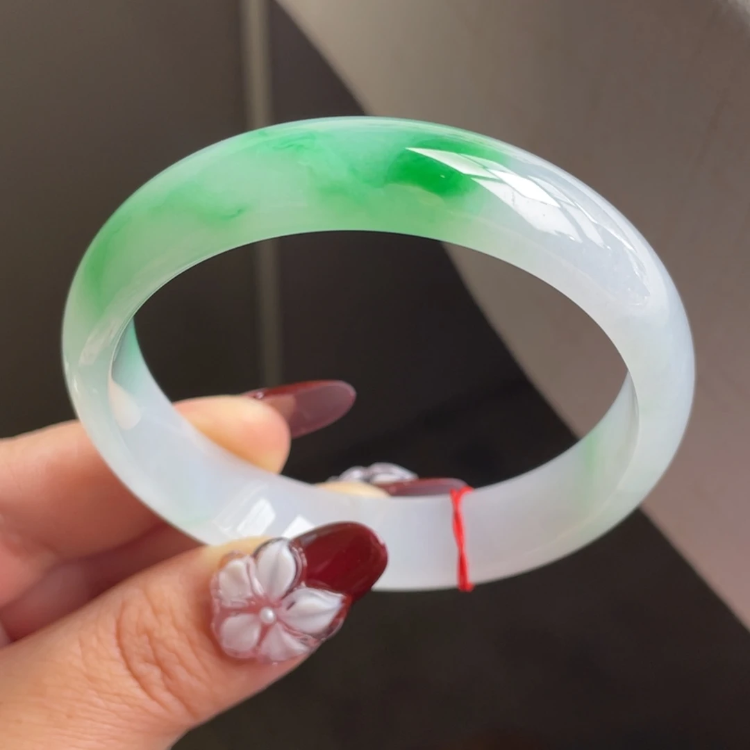 翡翠未镶嵌手镯糯冰白底青正圈手镯