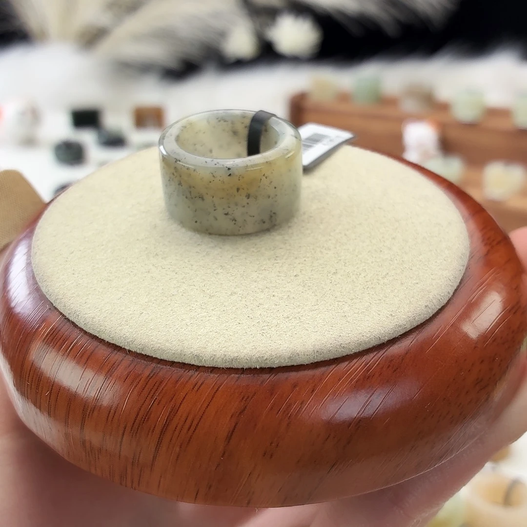 和田玉未镶嵌戒指飘糖点墨圆切17.5mmj46