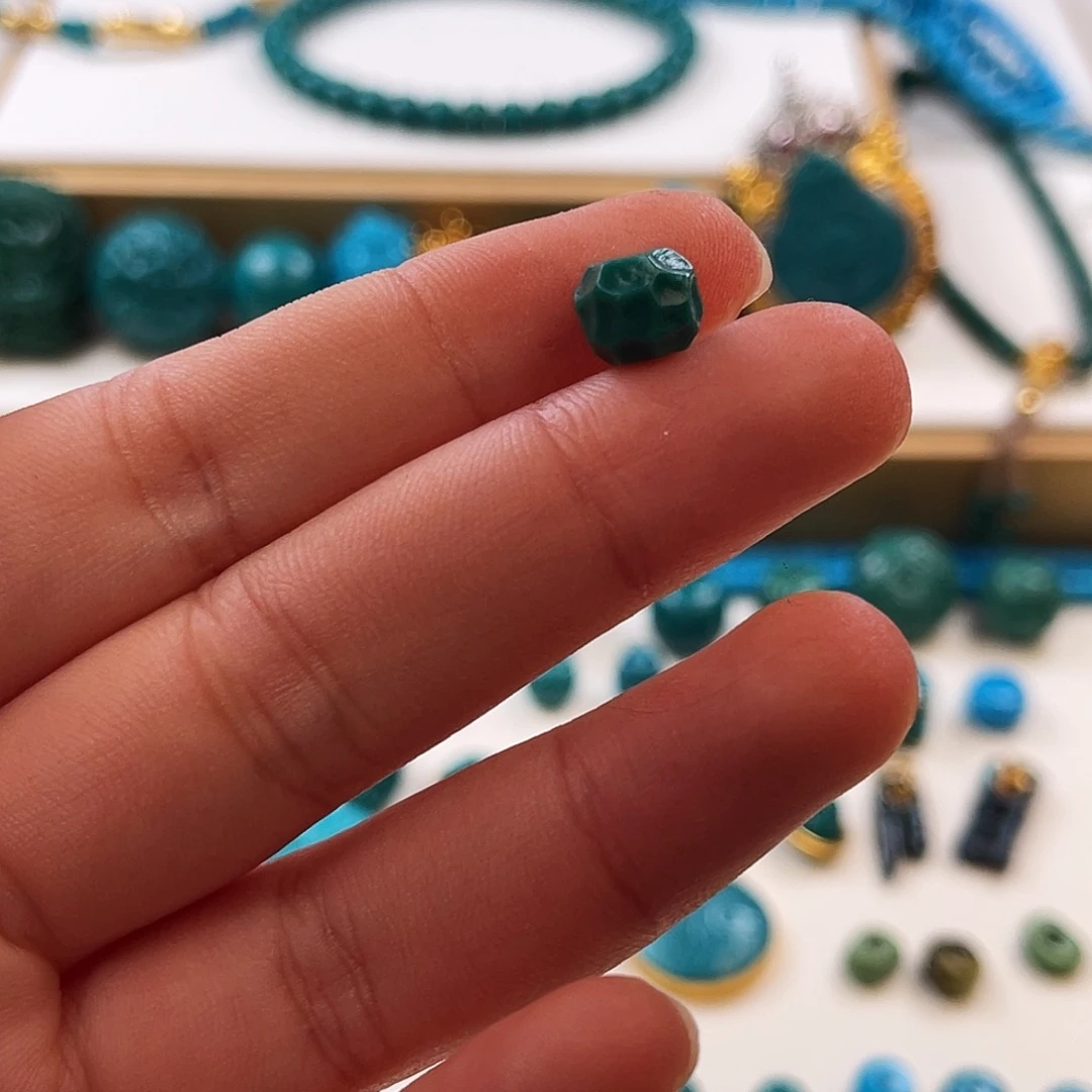 绿松石未镶嵌把件