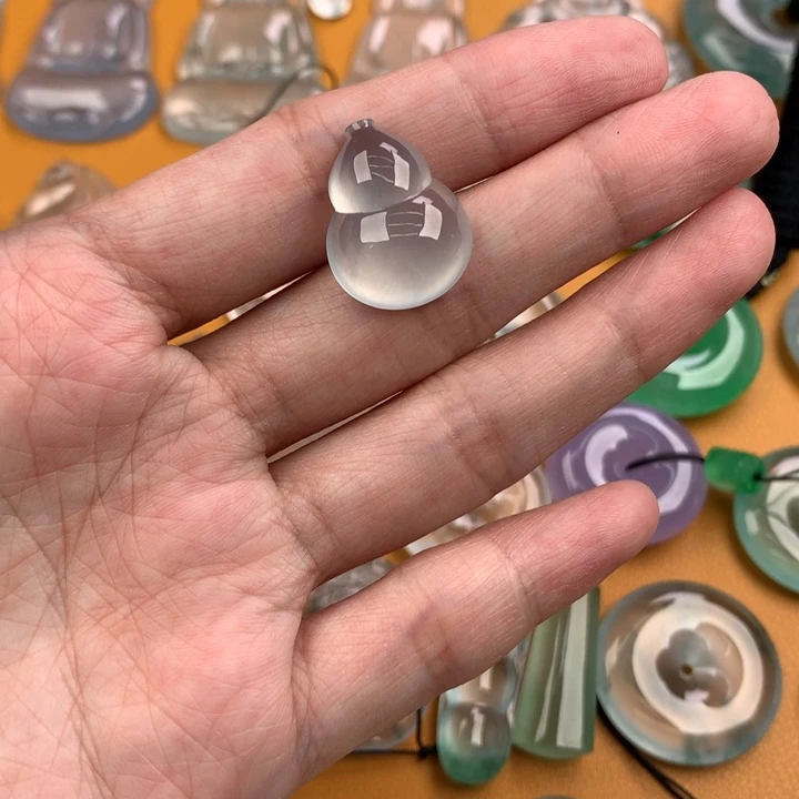 颈饰未镶嵌翡翠…..